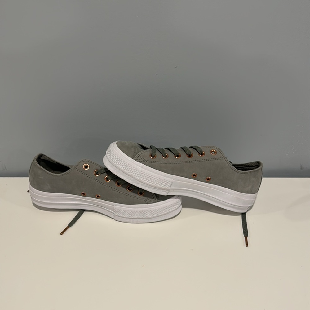 Converse Gray Sneakers with White Platform Sole